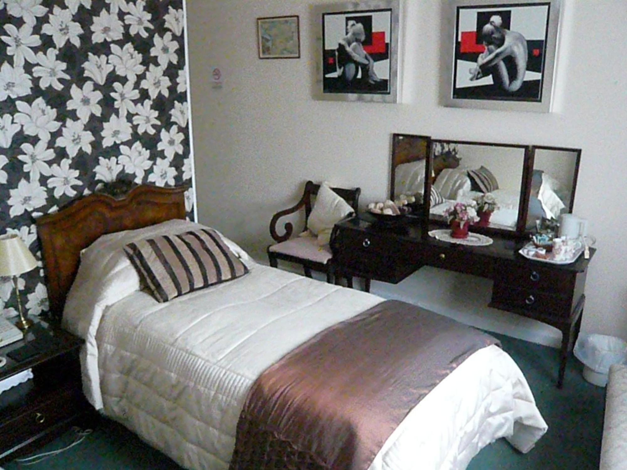 Meryan House Hotel Тонтон Экстерьер фото